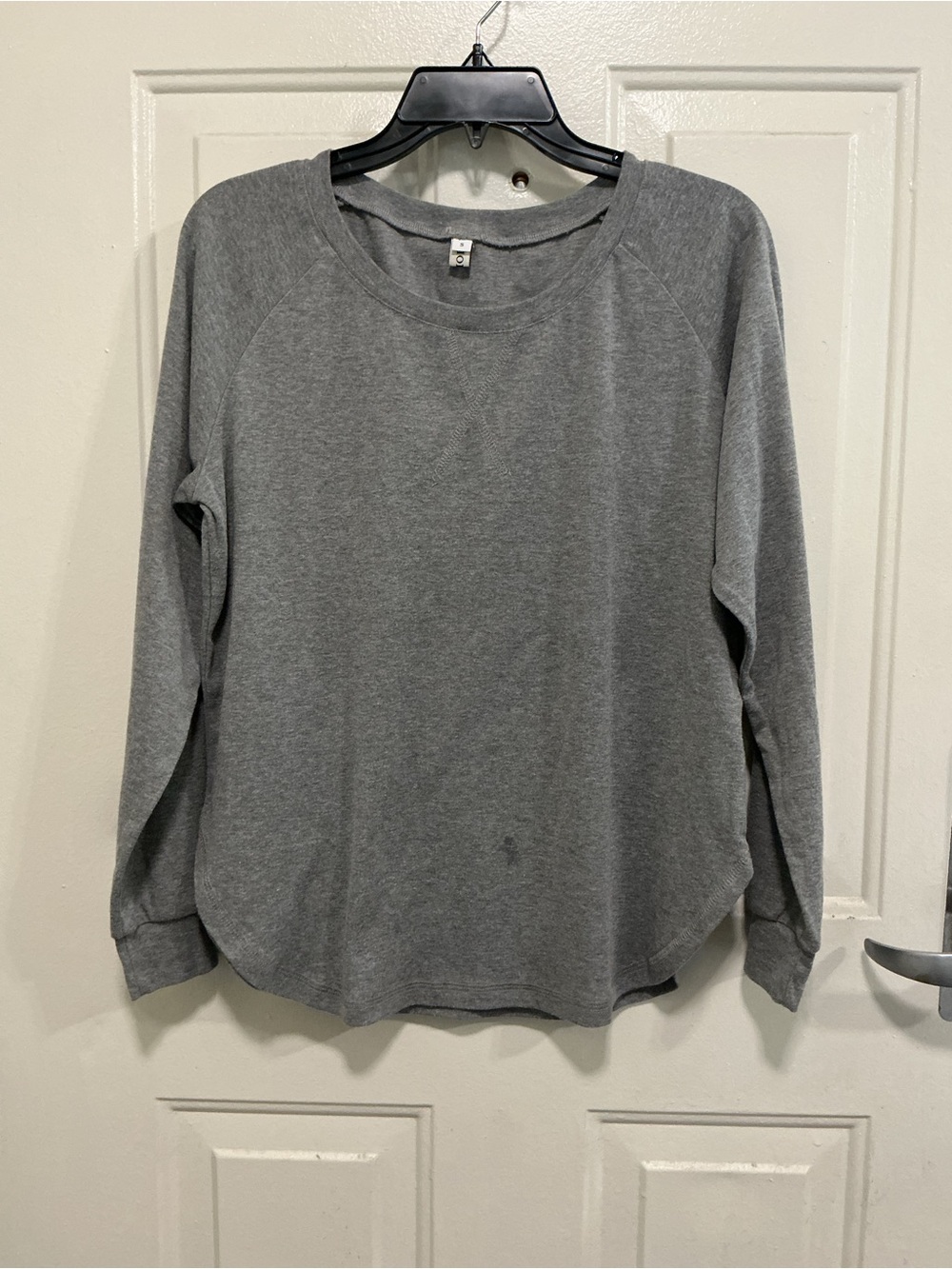 Small Gray Crewneck Sweatshirt Top